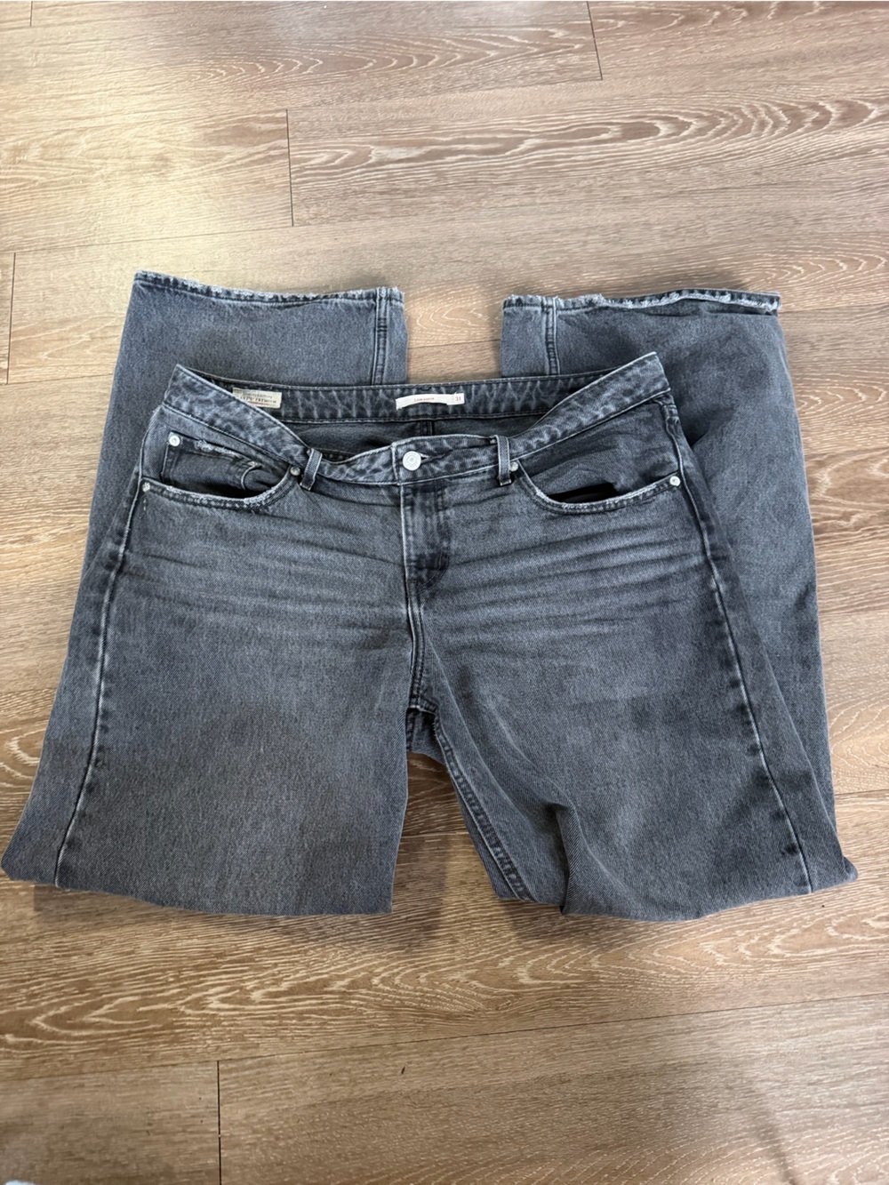 Women’s Levi’s low loose jeans